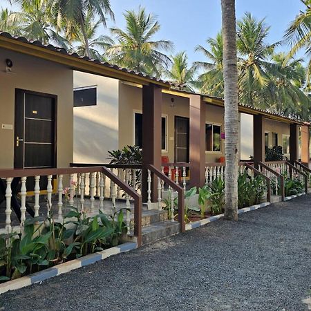 Coastline Beach Resort Perupalem Bagian luar foto